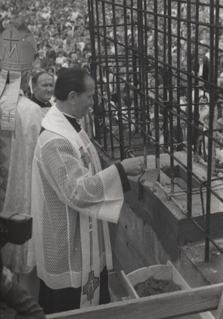 Wmurowanie kamienia wegielnego 22.04.1985r